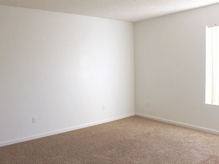 Hesperia Regency Apartments — Photo 43