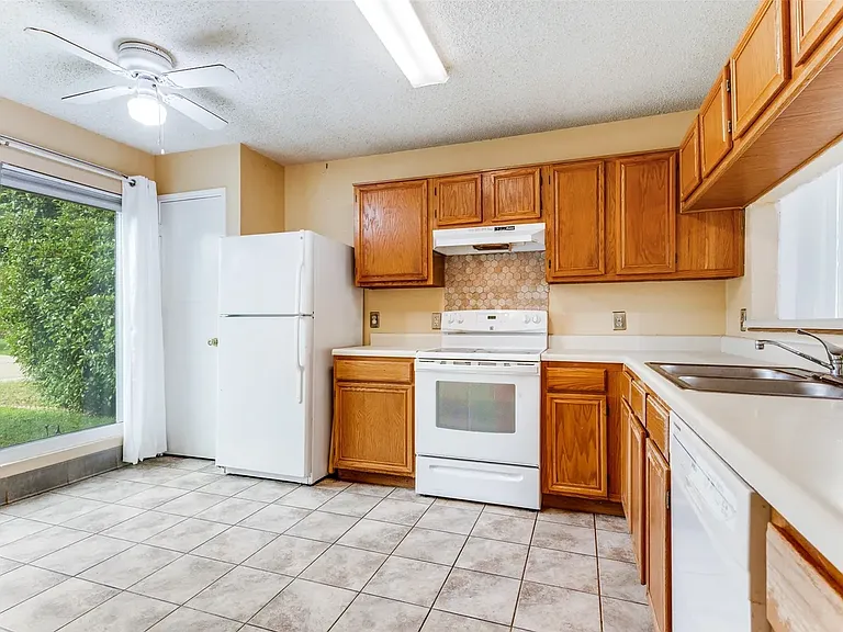 4617 Feathercrest Dr — Photo 13