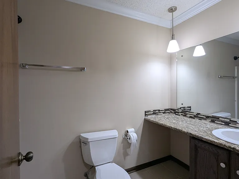 210 Wells Fargo Dr — Photo 25