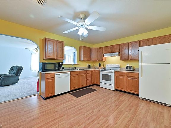 4th image of 3853 Hoffman St