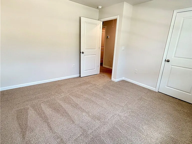 305 Robert Pl — Photo 25