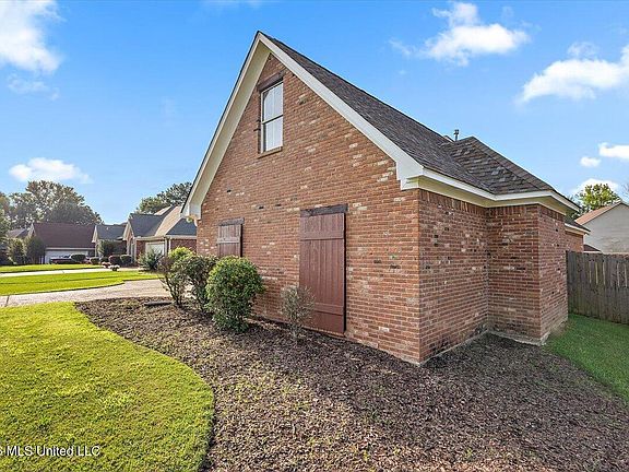 3rd image of 435 Huntington Dr