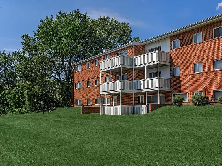 Fox Crossing Apartments — Photo 17