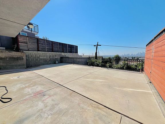 4th image of 1025 N Rowan Ave