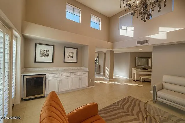 3 bed, 2.0 bath, 1931 sqft, $6,000 — Photo 2