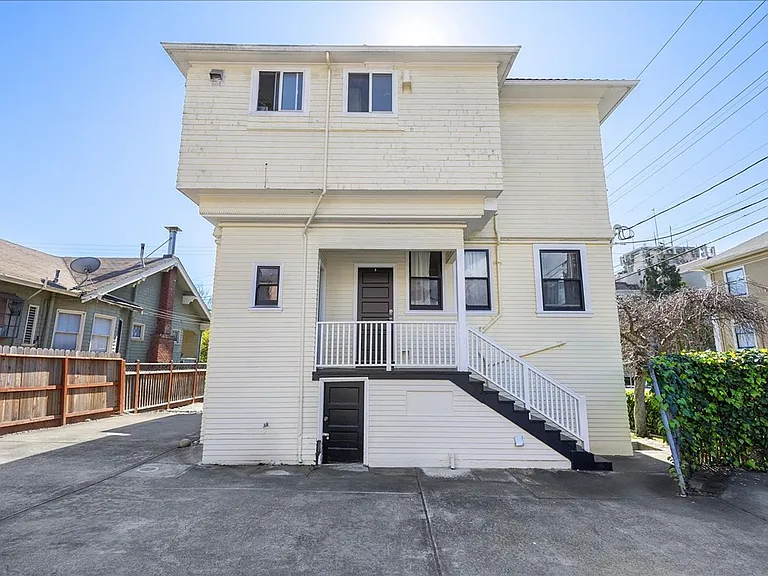 Clinton Ave 2103 — Photo 10