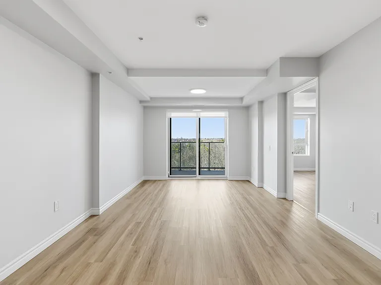 425 Watson Pkwy N — Photo 19