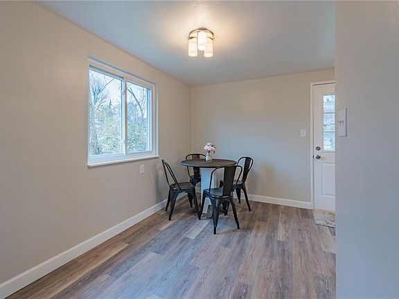 5th image of 124 Lansdowne Dr