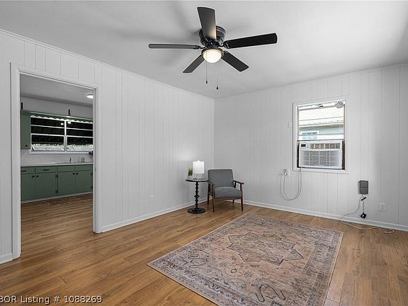 5th image of 206 N Vine St