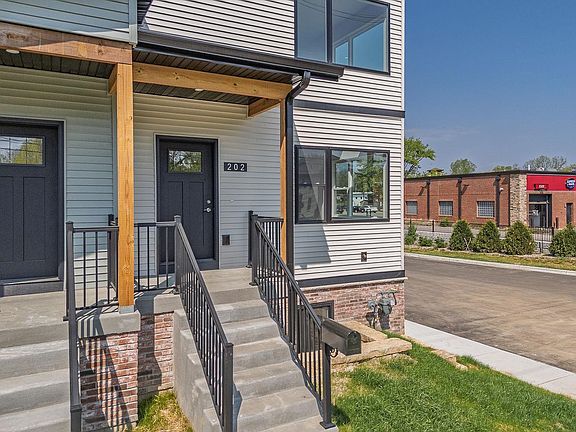 2nd image of 202 S Dewey Ave