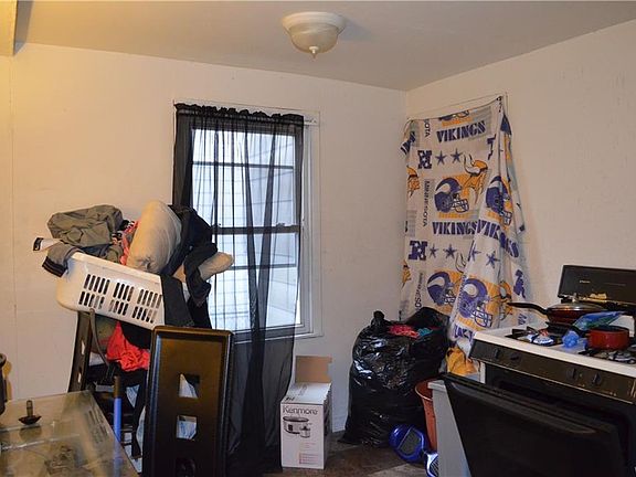 4th image of 341 Hastings Ave