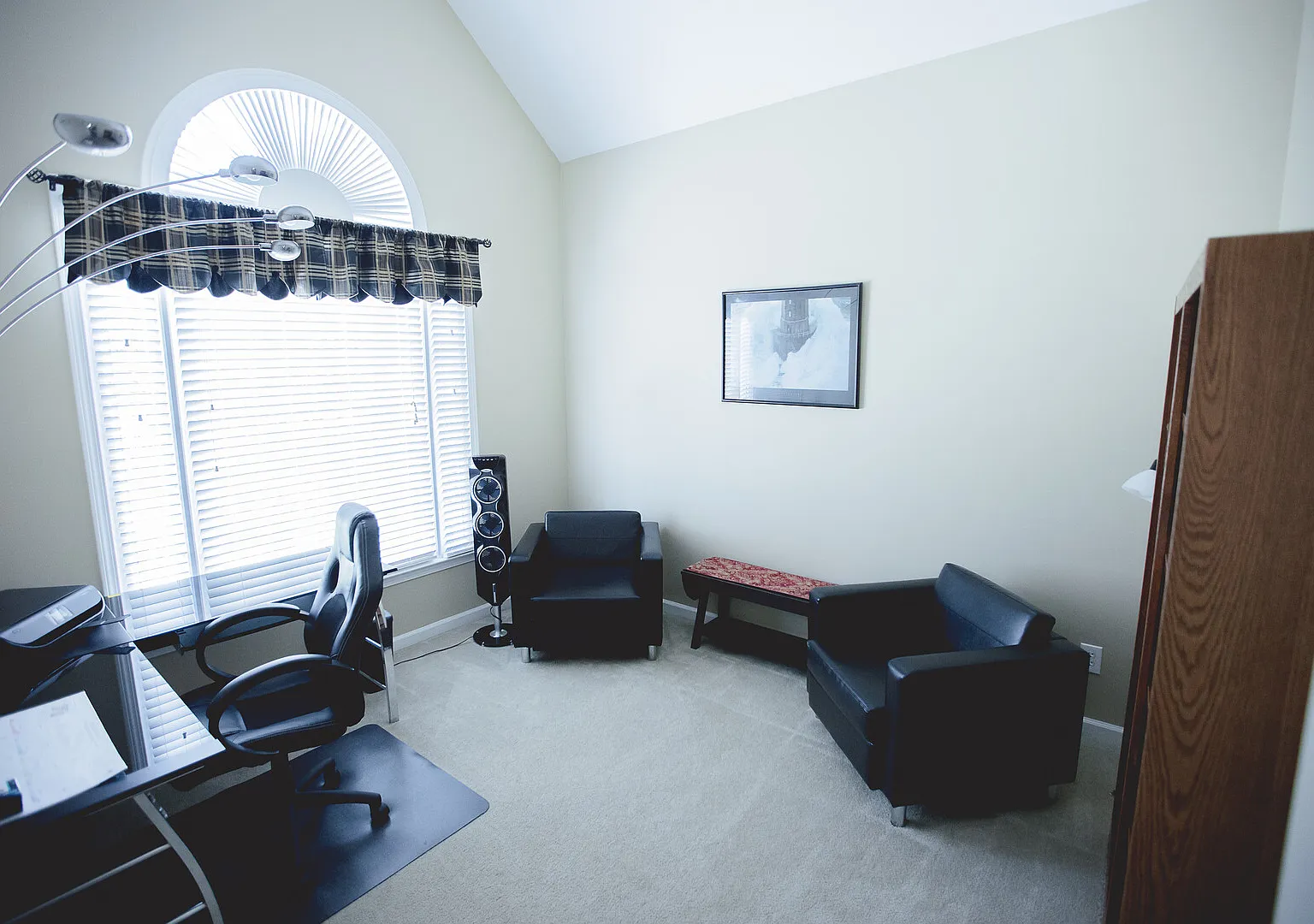 Spacious, Professionally Cleaned 3 bedroom Home — Photo 2
