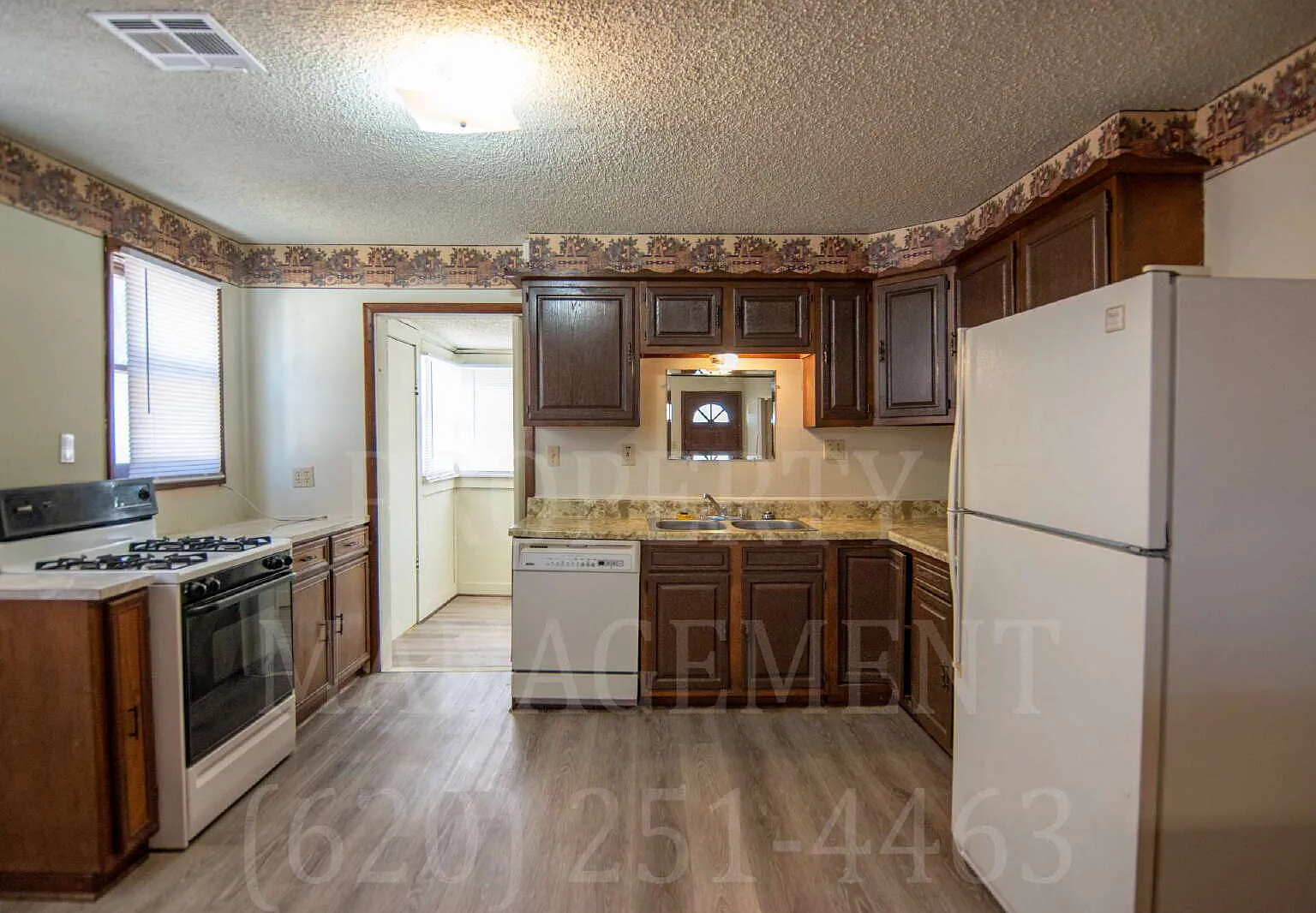 2 bed, 1.0 bath, 784 sqft, $850 — Photo 2