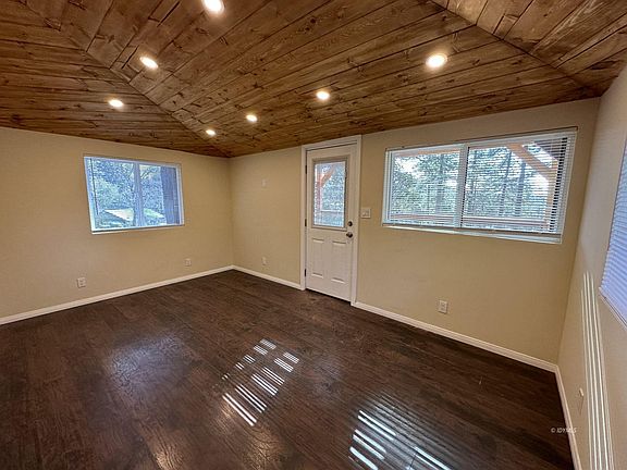 4th image of 52800 Sugar Pine Dr