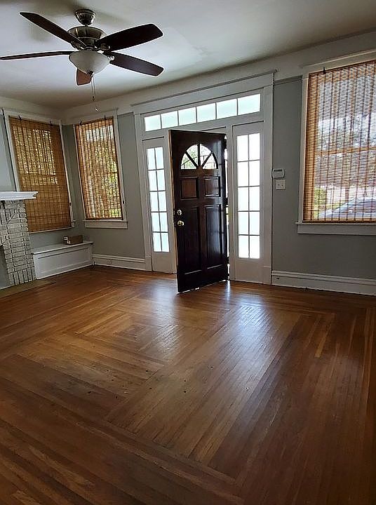 2nd image of 1120 Caroline Ave