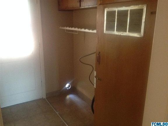 5th image of 1329 N Leslie St