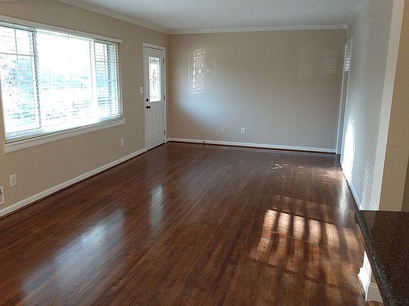 3rd image of 624 Park Ln