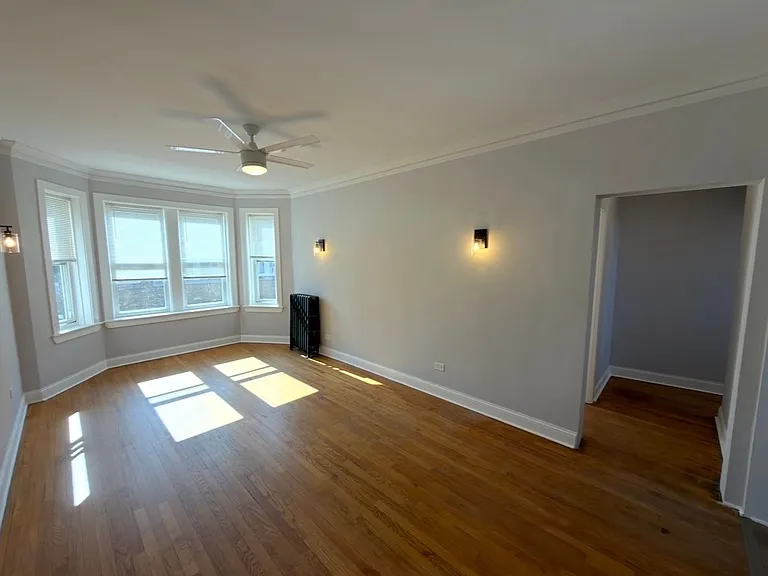 4824 W Addison St — Photo 36