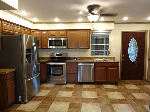 3rd image of 398 Dwyer Ln