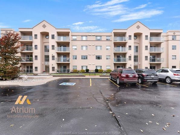 310 Village Grove Dr #315, Tecumseh, ON N8N 4X7