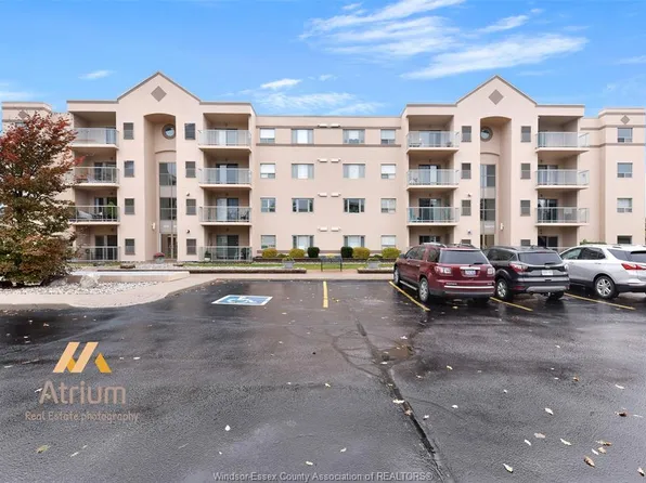 310 Village Grove Dr #315, Tecumseh, ON N8N 4X7