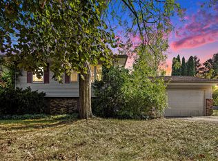 715 N Cloverhill Rd, Jackson, MI 49201