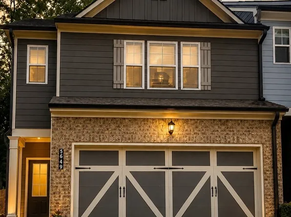 5649 Overview Dr, Flowery Branch, GA 30542