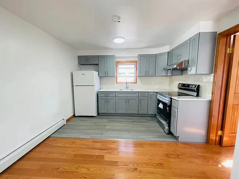 1622 Benson Ave #2 — Photo 1