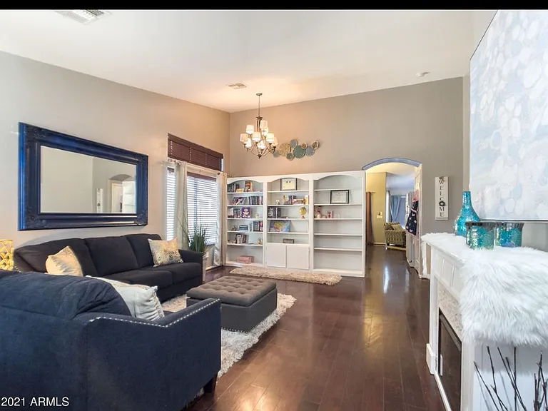 25876 W Elizabeth Ave — Photo 2