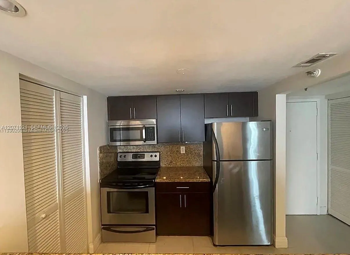 Madison Downtown Condo — Photo 2