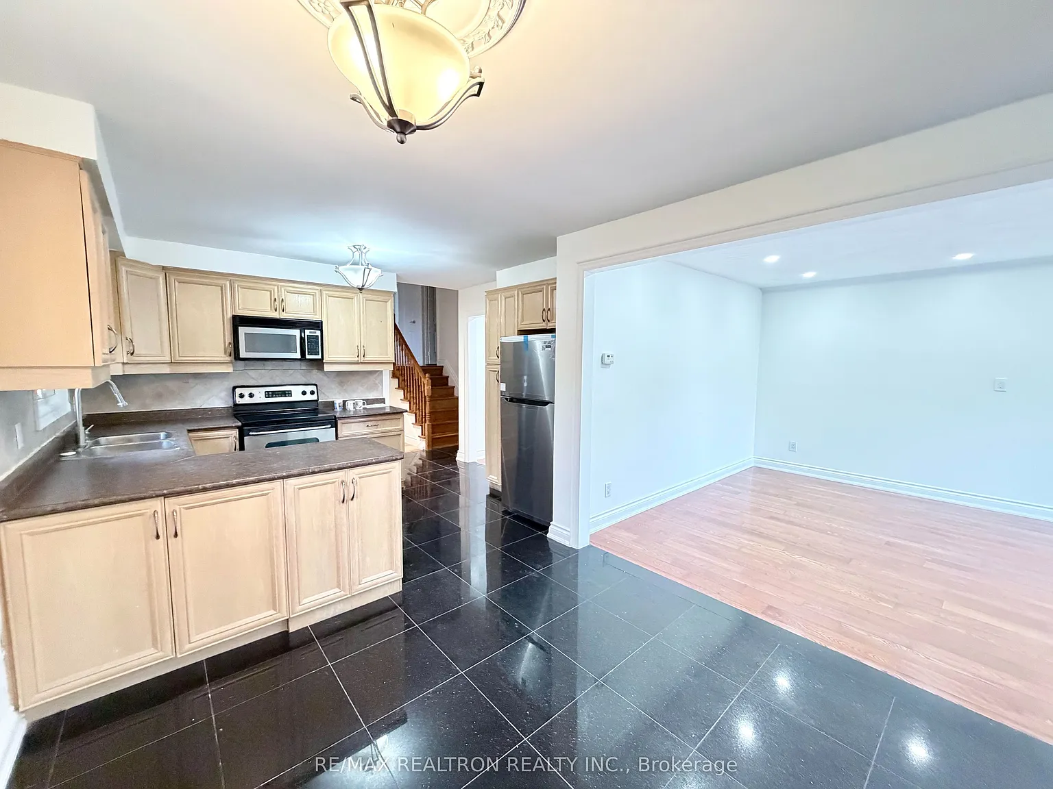 3 bed, $3,200 — Photo 2