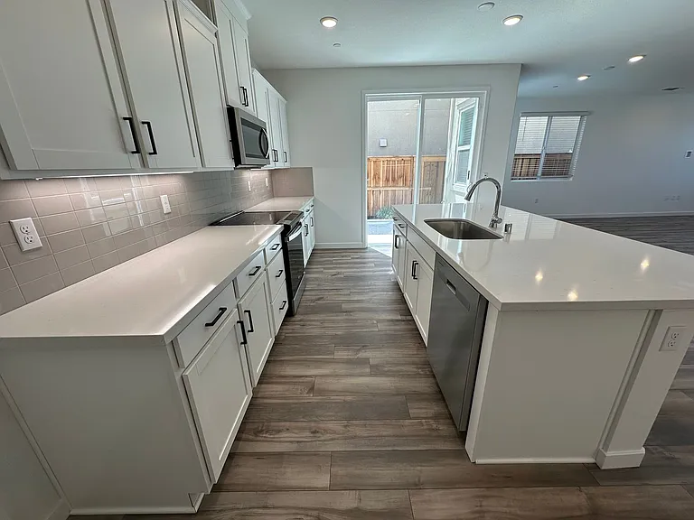 1578 N Central Pkwy — Photo 9