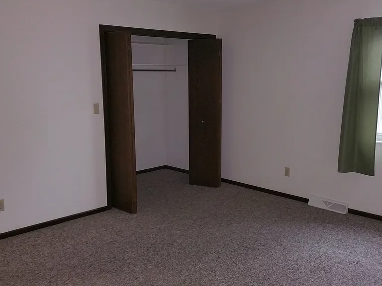 another view of oversized 2nd floor BR