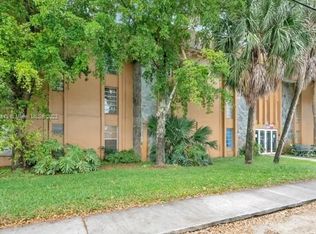 1280 W 54th St APT 313B, Hialeah, FL 33012