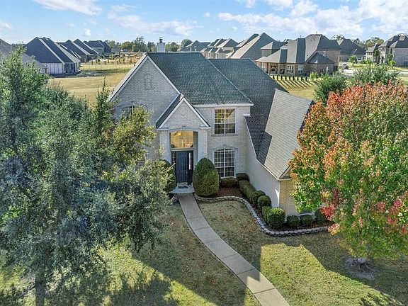 2nd image of 115 Dunford Dr
