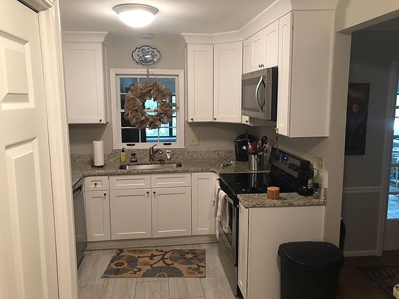 Kitchen - granite counter tops