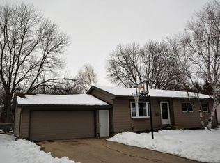 1301 Mel Ros Dr, Aberdeen, SD 57401