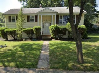 166 Villanova Dr, Paramus, NJ 07652