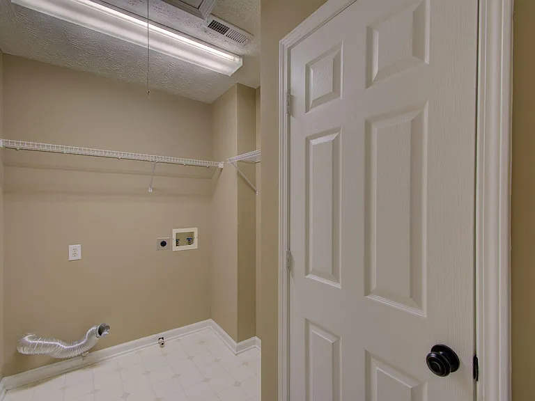 2820 Northcliff Dr — Photo 26