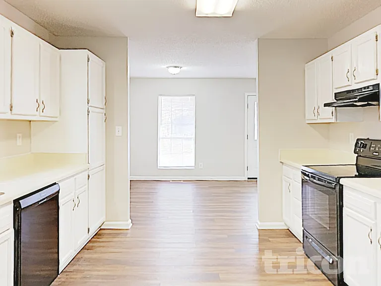924 Pine Circle Dr — Photo 6