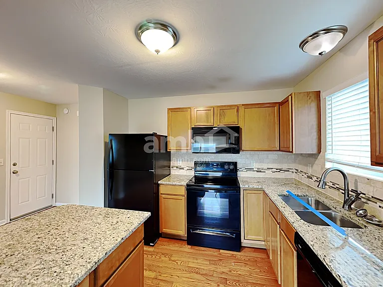 1231 Candora St — Photo 3