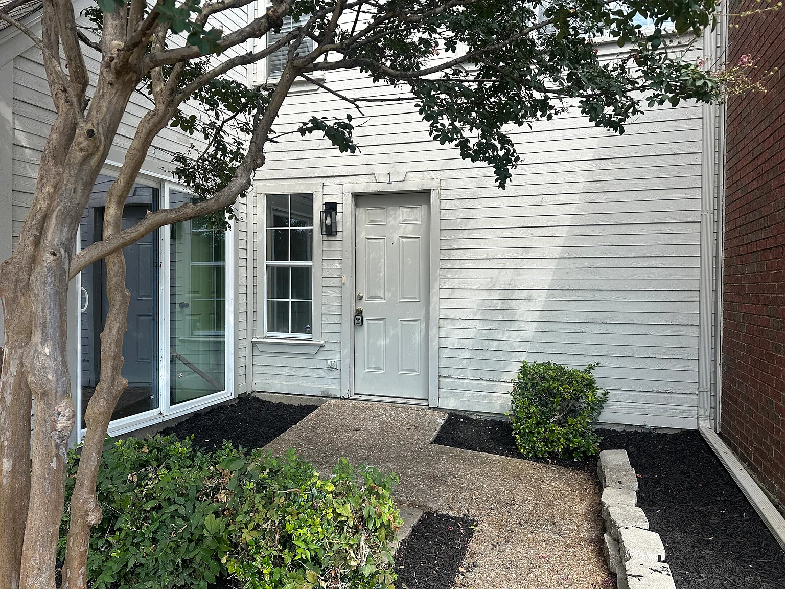 3 bed, 1134 sqft, $1,700 — Photo 2