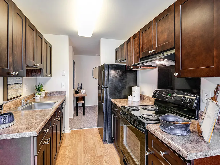 Westwinds Apartments — Photo 13