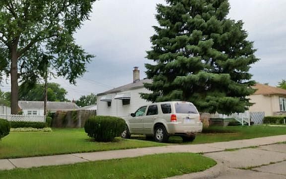 2nd image of 873 Farnham Ave