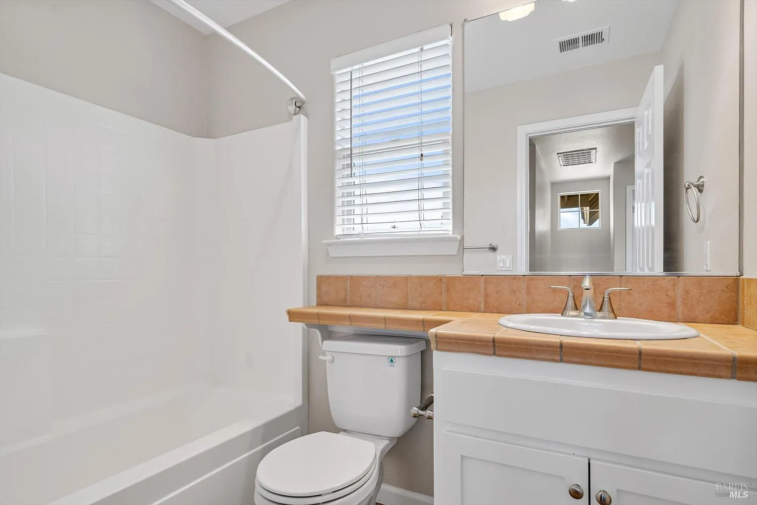 4728 Starbuck Avenue - Photo 9