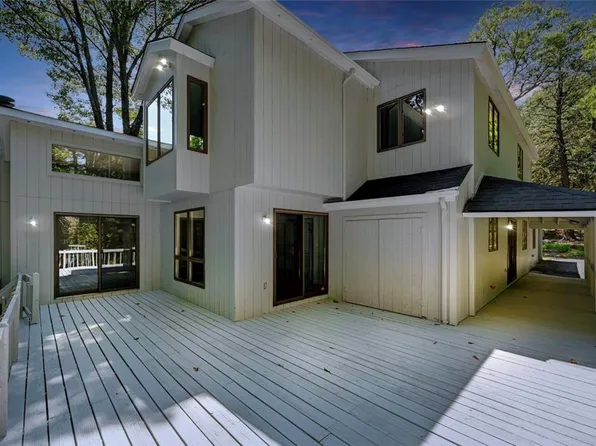 3256 Mountain View Dr, Tannersville, PA 18372