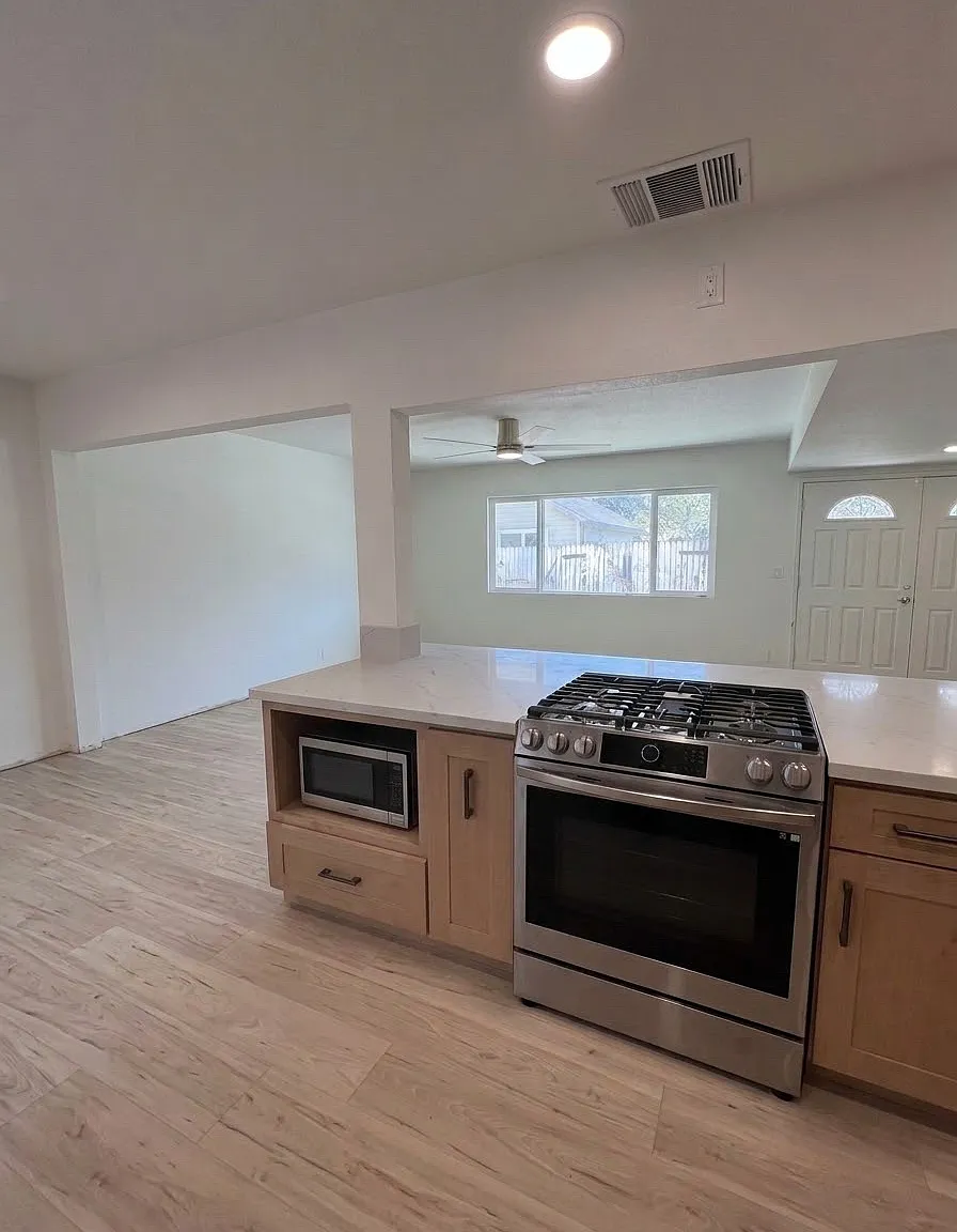 3 bed, 1300 sqft, $3,750 — Photo 1
