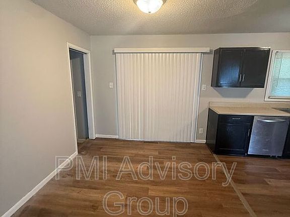 4th image of 1220 SW 31st Ter