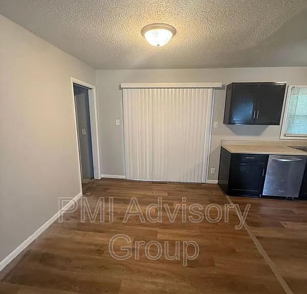 1220 SW 31st Ter — Photo 4