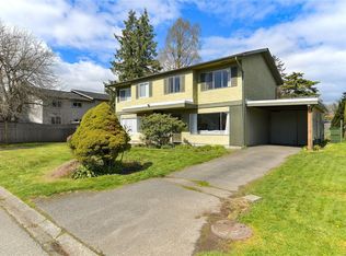 1716 Ashdale Pl, Saanich, BC V8N 1N9
